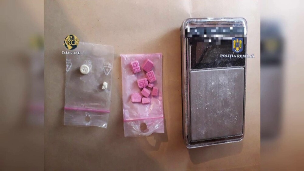 Ce au găsit polițiștii la traficanții de droguri care acționau în Rădăuți. GALERIE FOTO - Imaginea 8