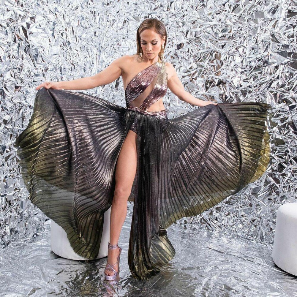 Jennifer Lopez a pozat nud. Vedeta de 53 de ani continuă să impresioneze. GALERIE FOTO - Imaginea 16