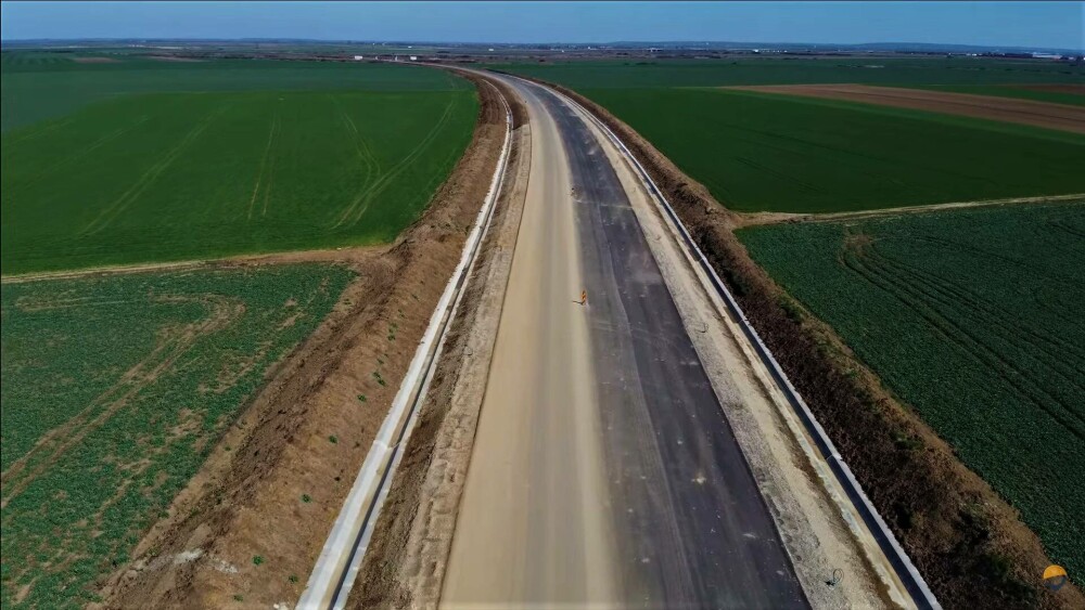 Cum arată primii kilometri de drum expres din Ardeal. Șoseaua ar putea fi inaugurată înainte de termen | GALERIE FOTO - Imaginea 10