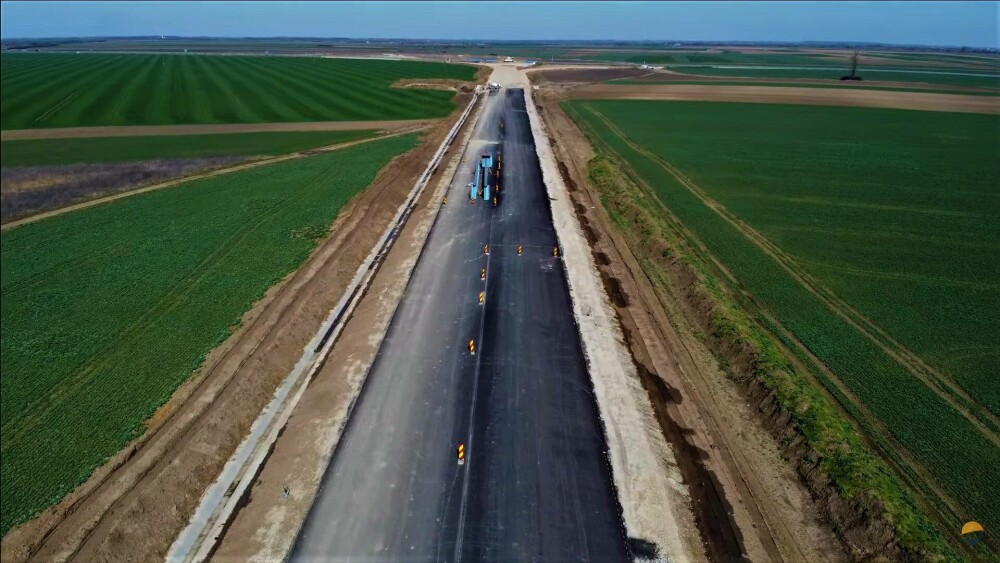 Cum arată primii kilometri de drum expres din Ardeal. Șoseaua ar putea fi inaugurată înainte de termen | GALERIE FOTO - Imaginea 12