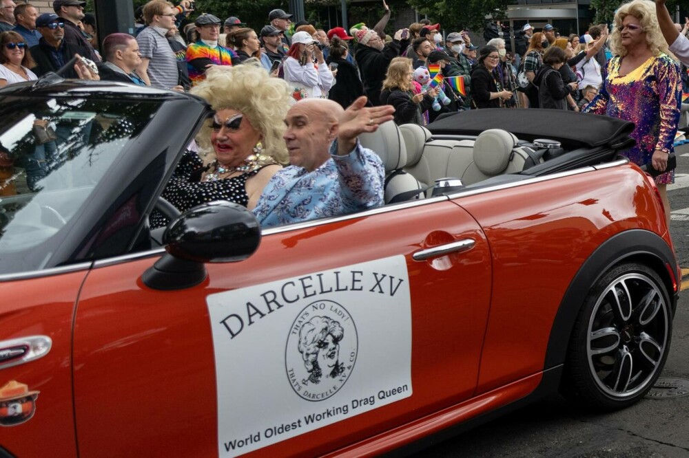 A murit legenda travesti. Cel mai bătrân drag queen din lume s-a stins la vârsta de 92 de ani | FOTO - Imaginea 2