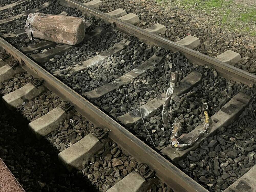 Accident feroviar în Gara Galați. O femeie conductor a murit, trei persoane sunt rănite după ce o locomotivă a lovit un tren - Imaginea 4