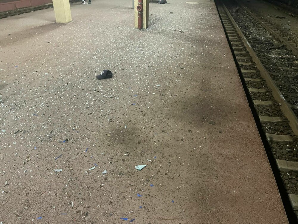 Accident feroviar în Gara Galați. O femeie conductor a murit, trei persoane sunt rănite după ce o locomotivă a lovit un tren - Imaginea 12