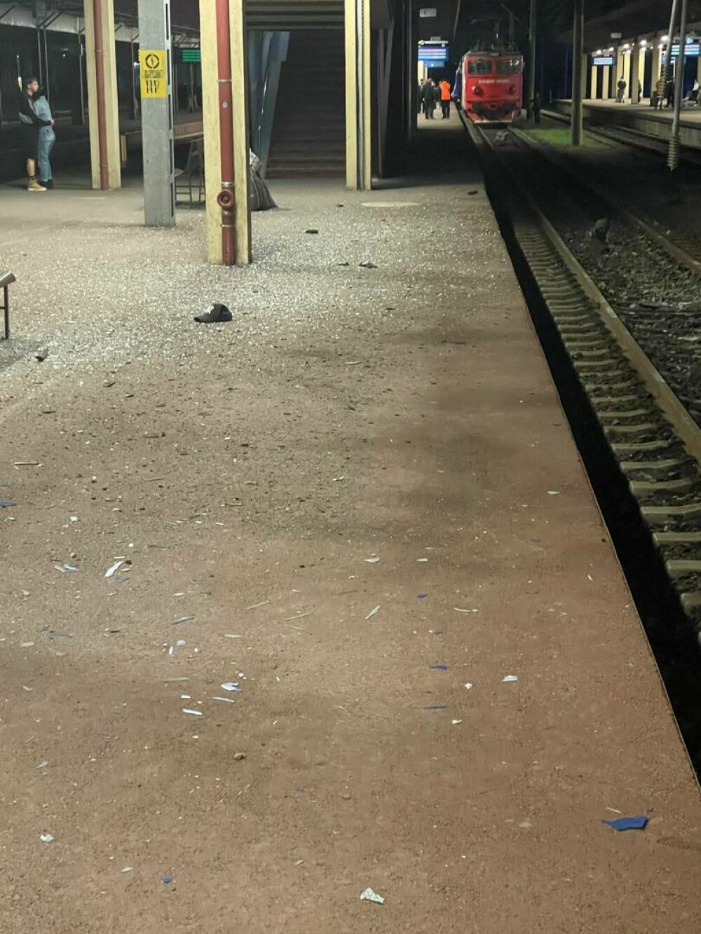 Accident feroviar în Gara Galați. O femeie conductor a murit, trei persoane sunt rănite după ce o locomotivă a lovit un tren - Imaginea 13
