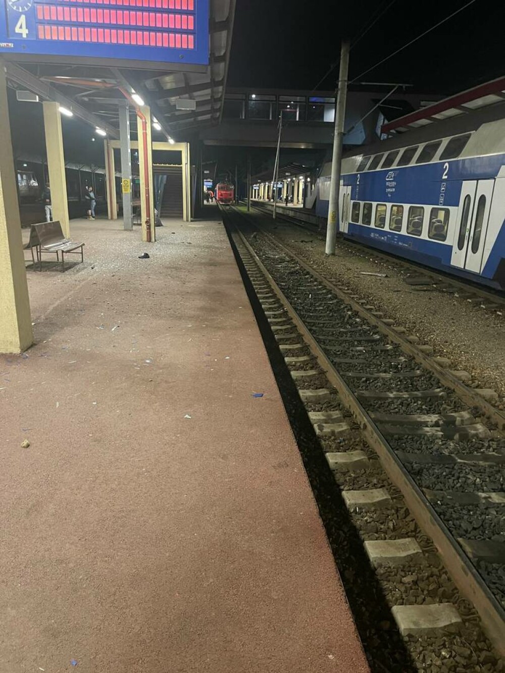 Accident feroviar în Gara Galați. O femeie conductor a murit, trei persoane sunt rănite după ce o locomotivă a lovit un tren - Imaginea 14