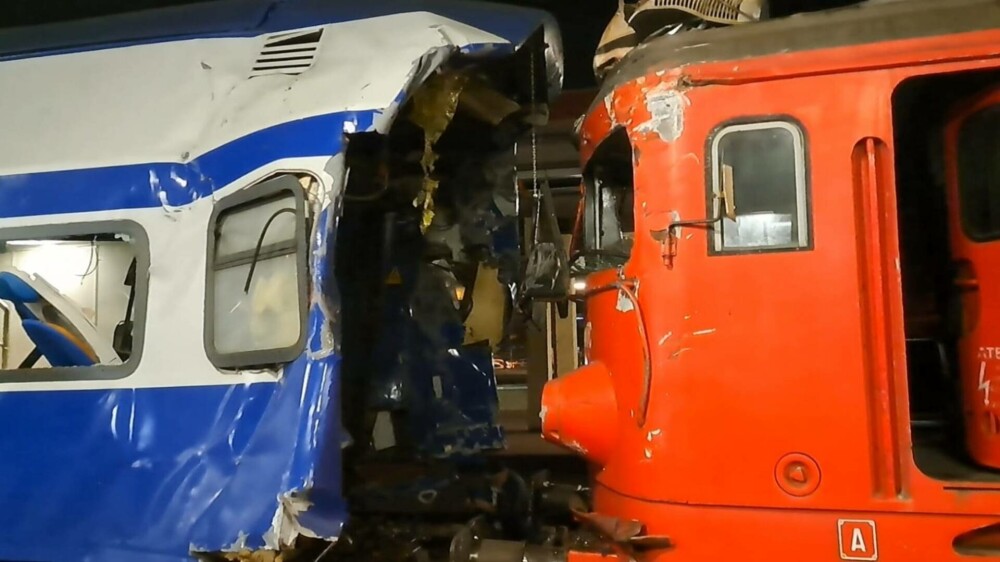 Accident feroviar în Gara Galați. O femeie conductor a murit, trei persoane sunt rănite după ce o locomotivă a lovit un tren - Imaginea 20