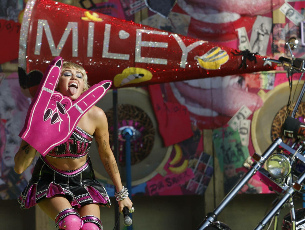 Momente memorabile cu Miley Cyrus. Viața tumultoasă a fostei vedete Disney, în imagini | FOTO - Imaginea 55