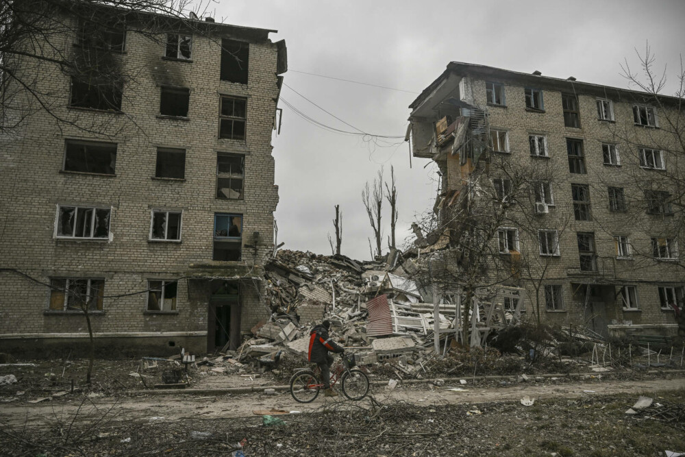GALERIE FOTO. Rusia transformă Avdiivka, un oraș din Donețk, într-un 