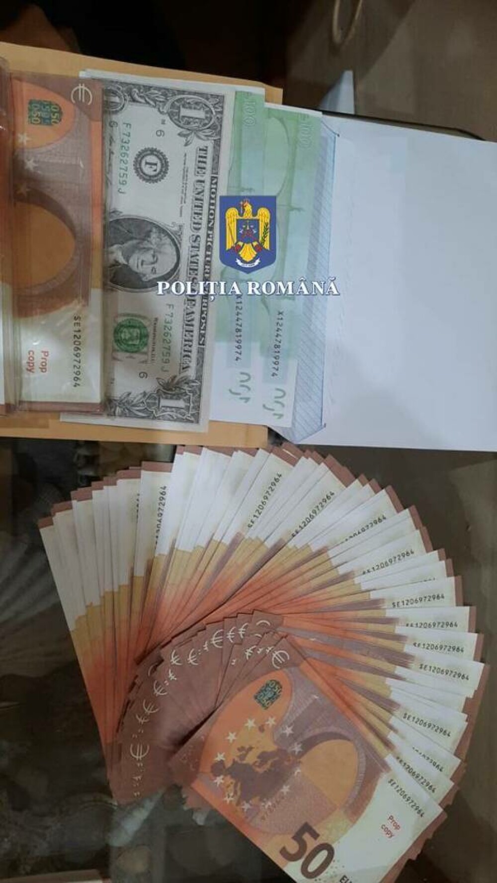 Bani falși puși în circulație în București și mai multe județe din țară. Au fost ridicați aproximativ 155.000 de euro - Imaginea 4