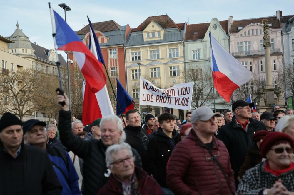 După Franța, și Cehia vrea să majoreze vârsta de pensionare. În Praga au început proteste împotriva reformei | GALERIE FOTO - Imaginea 2