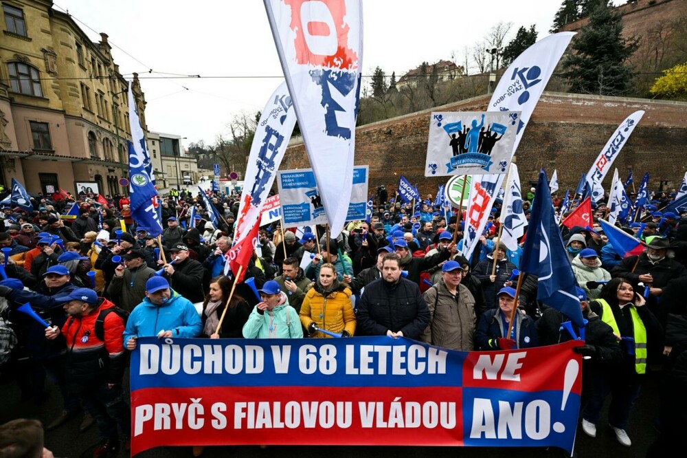 După Franța, și Cehia vrea să majoreze vârsta de pensionare. În Praga au început proteste împotriva reformei | GALERIE FOTO - Imaginea 6