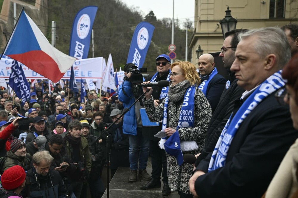 După Franța, și Cehia vrea să majoreze vârsta de pensionare. În Praga au început proteste împotriva reformei | GALERIE FOTO - Imaginea 8
