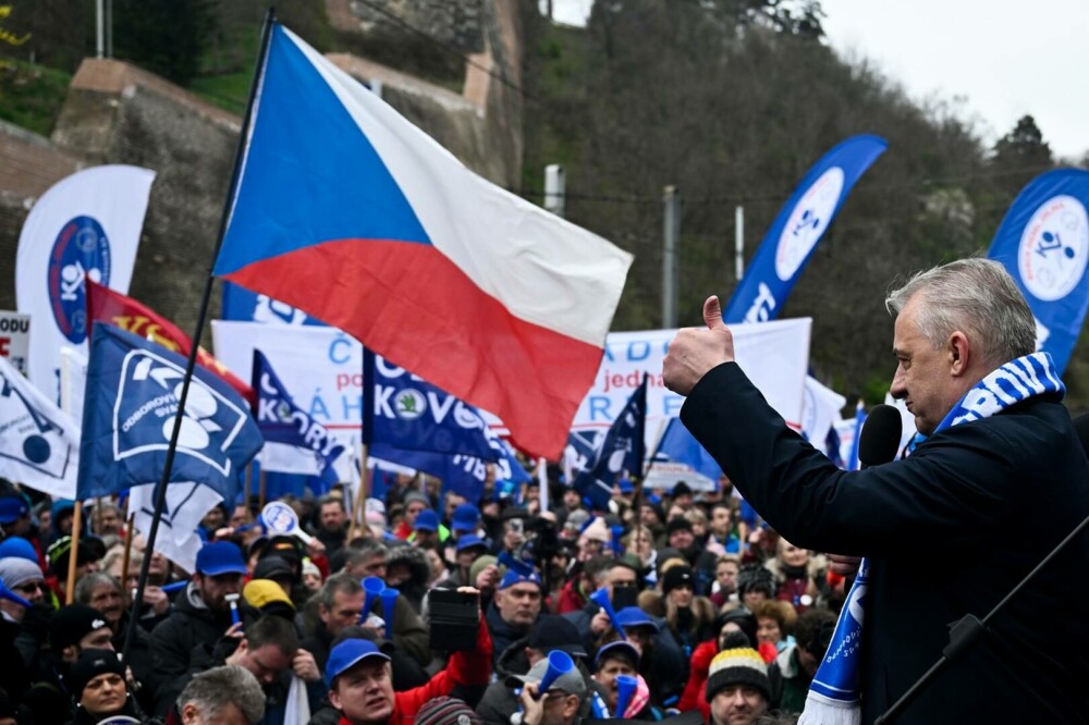 După Franța, și Cehia vrea să majoreze vârsta de pensionare. În Praga au început proteste împotriva reformei | GALERIE FOTO - Imaginea 9