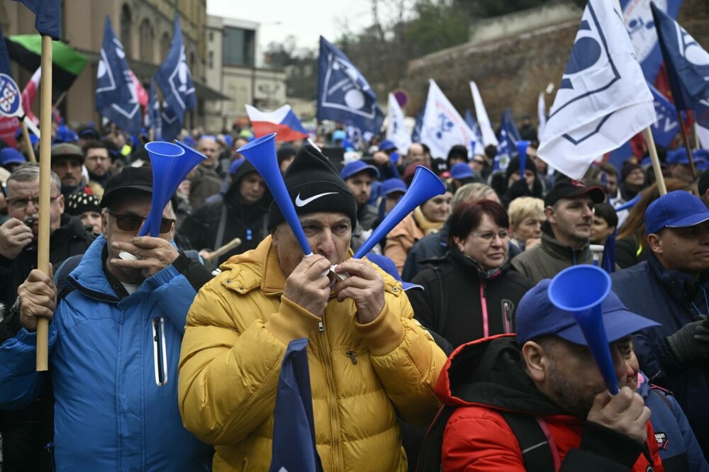 După Franța, și Cehia vrea să majoreze vârsta de pensionare. În Praga au început proteste împotriva reformei | GALERIE FOTO - Imaginea 12