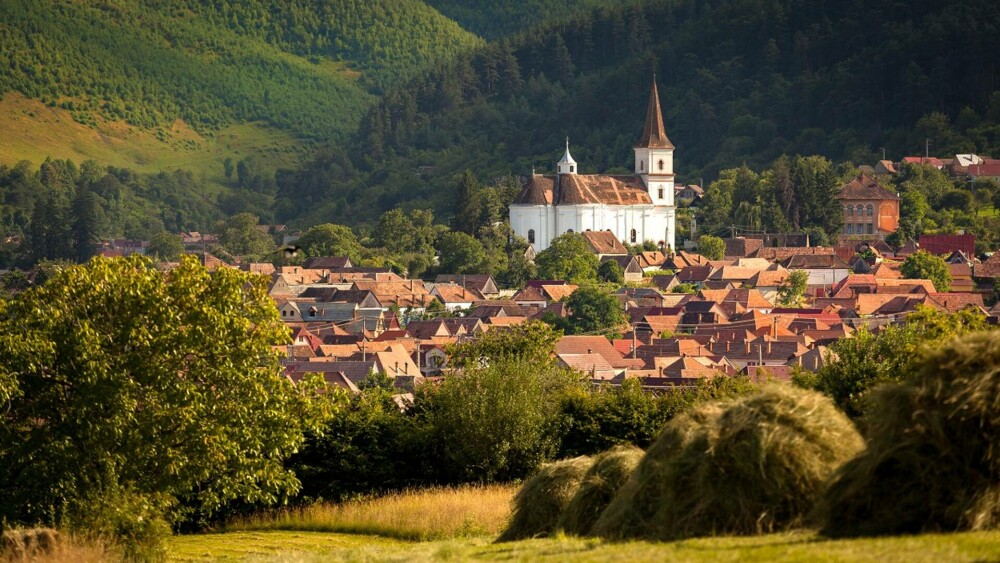 Un sat din România apare în Top 20 locuri din lume pe care trebuie să le vizitezi măcar o dată în viață | GALERIE FOTO - Imaginea 1