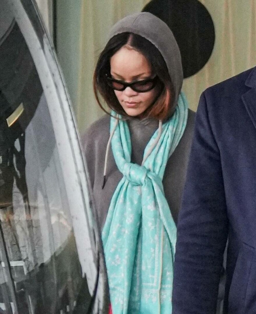 Cum a fost surprinsă Rihanna la petrecerea organizată de cel mai bogat om din Asia. FOTO + VIDEO - Imaginea 19