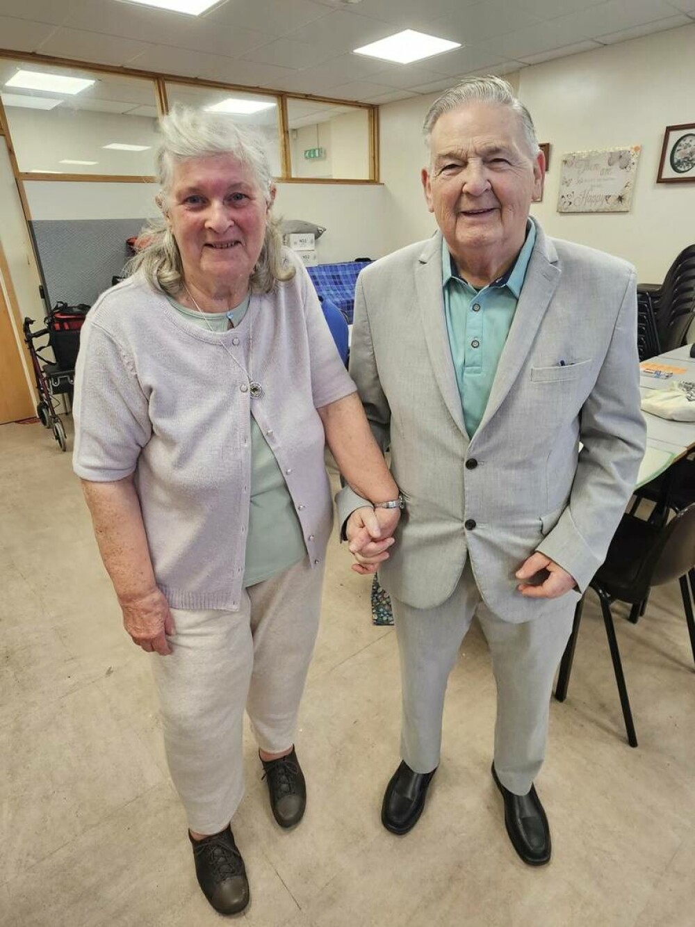 „Ne iubim la nebunie”. Doi pensionari de 76 de ani s-au logodit în timp ce jucau bingo și apoi au câștigat la loto | FOTO - Imaginea 4