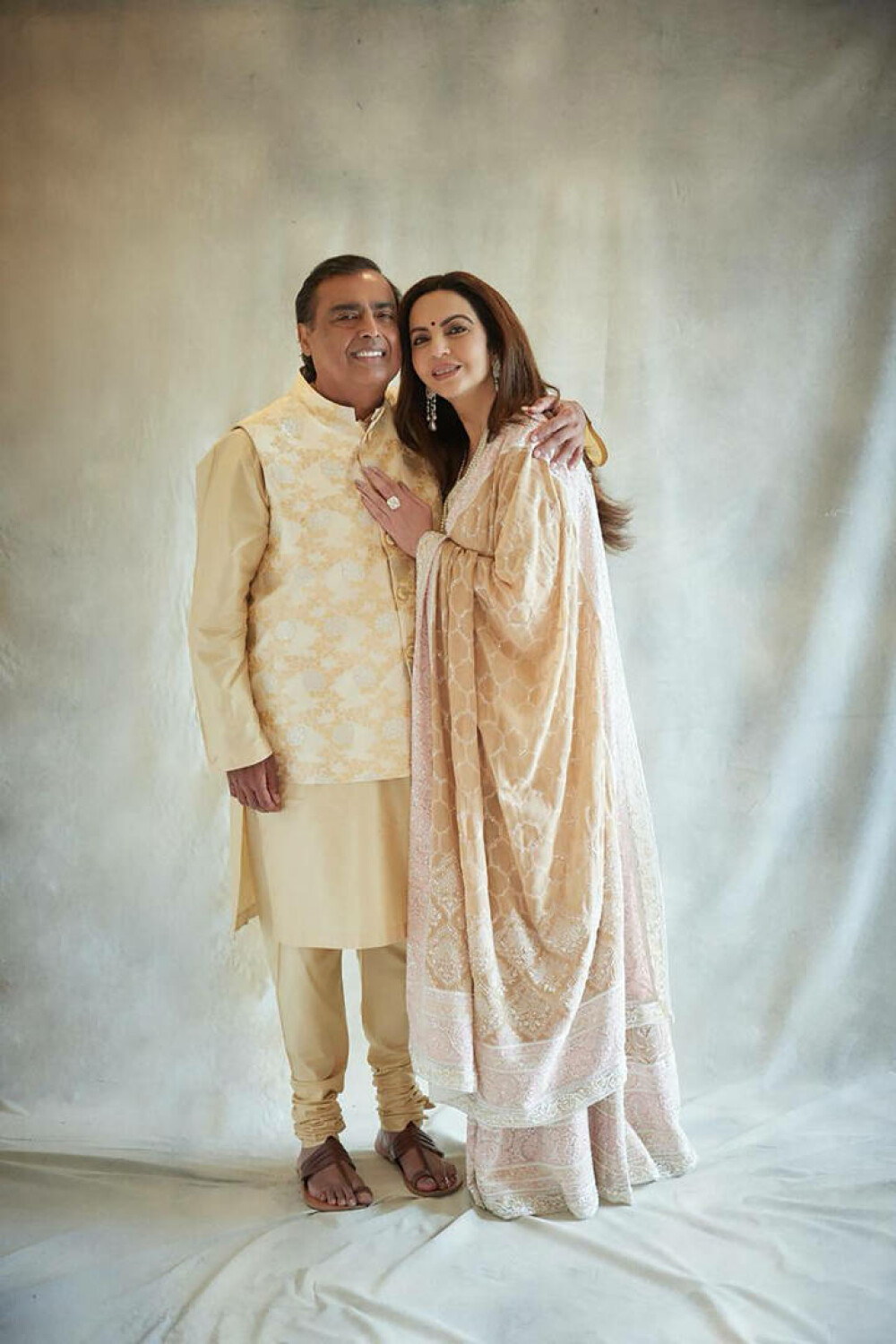 Ce ținute au purtat vedetele la nunta miliardarilor din India. Mireasa a avut o rochie ca a lui Blake Lively. FOTO - Imaginea 11