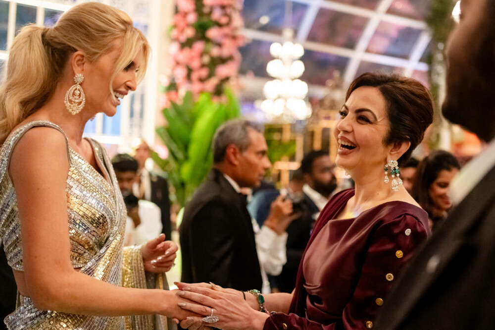 Ce ținute au purtat vedetele la nunta miliardarilor din India. Mireasa a avut o rochie ca a lui Blake Lively. FOTO - Imaginea 12