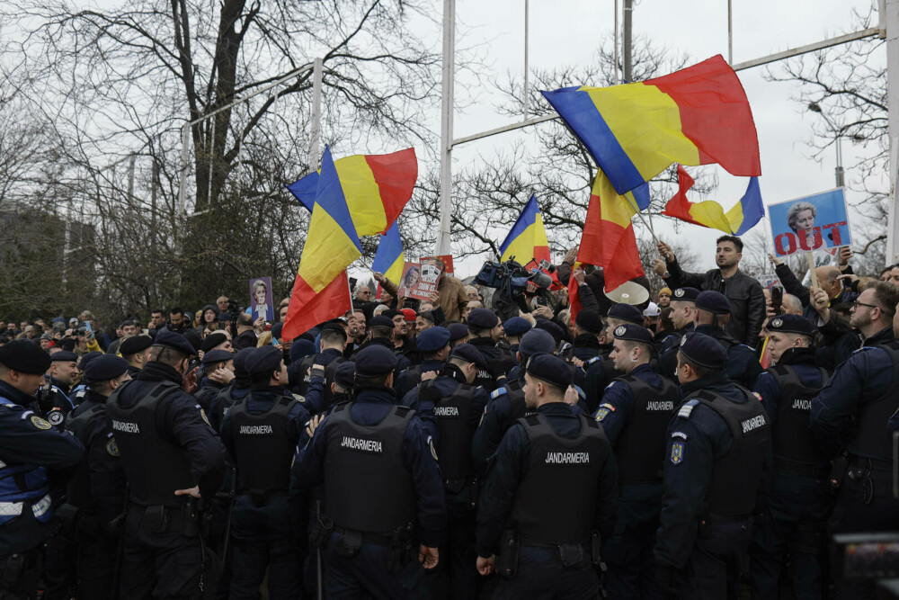 Protest AUR la congresul PPE din București. Simion: Dușmanii României, Ursula von der Leyen, și ”cancerul” austriac Nehammer - Imaginea 5
