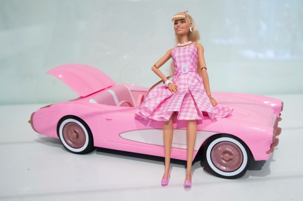 Papușa Barbie a împlinit 65 de ani. Prin câte schimbări a trecut una dintre jucăriile preferate ale copiilor. FOTO - Imaginea 10
