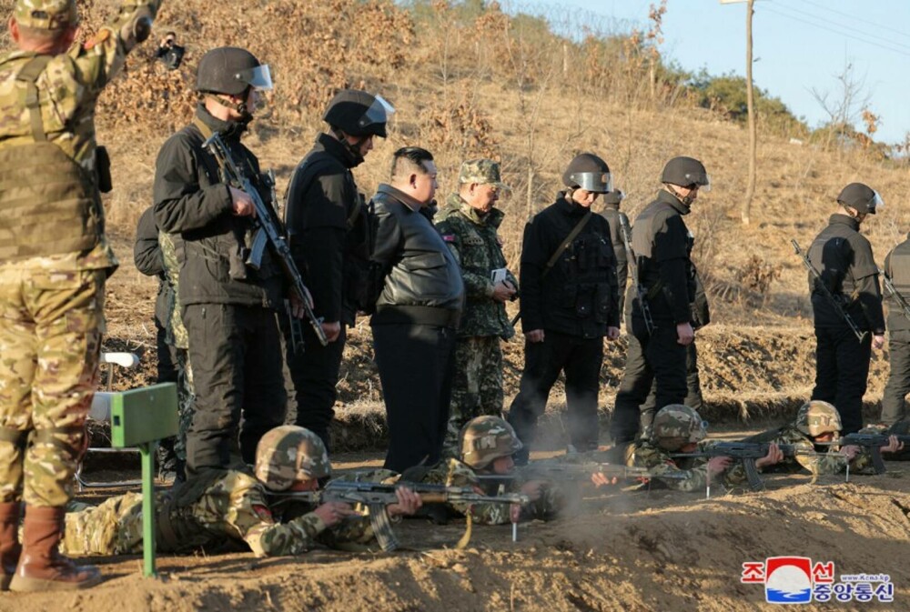 GALERIE FOTO. Imagini în premieră cu președintele Coreei de Nord, Kim Jong Un, pe post de Rambo, folosind o pușcă de asalt - Imaginea 15