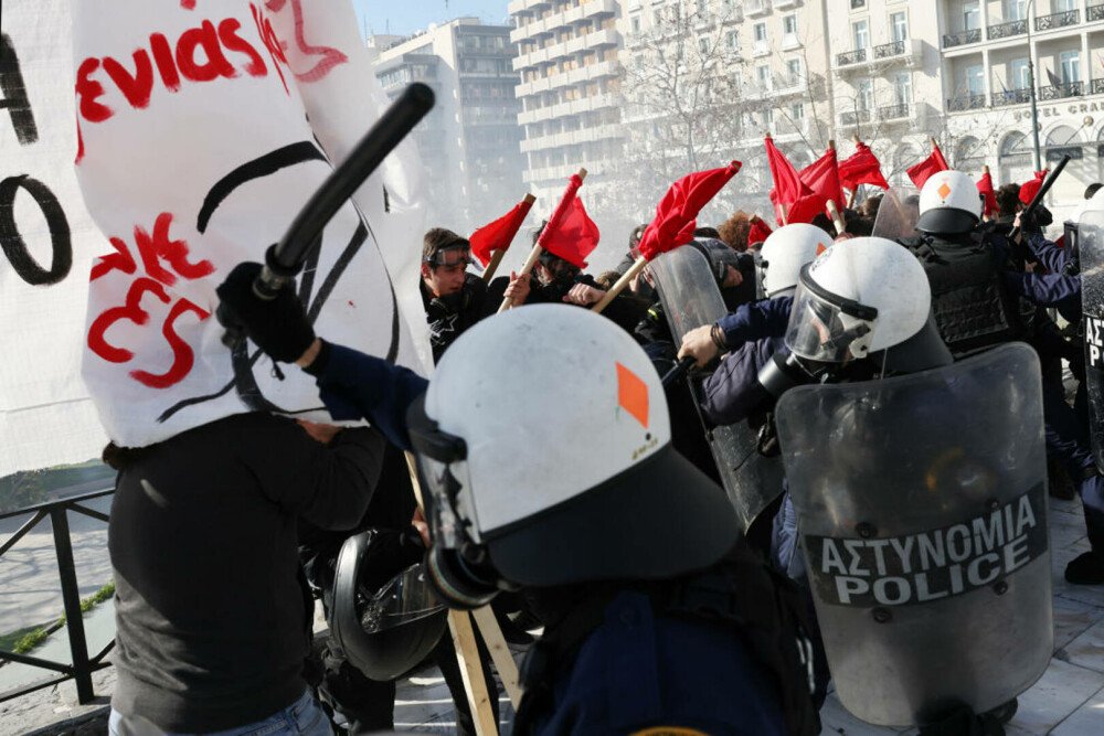 Confruntări violente între studenți și poliție în Atena. Cel puțin 9 persoane au ajuns în arest și alte 10 au fost rănite - Imaginea 2