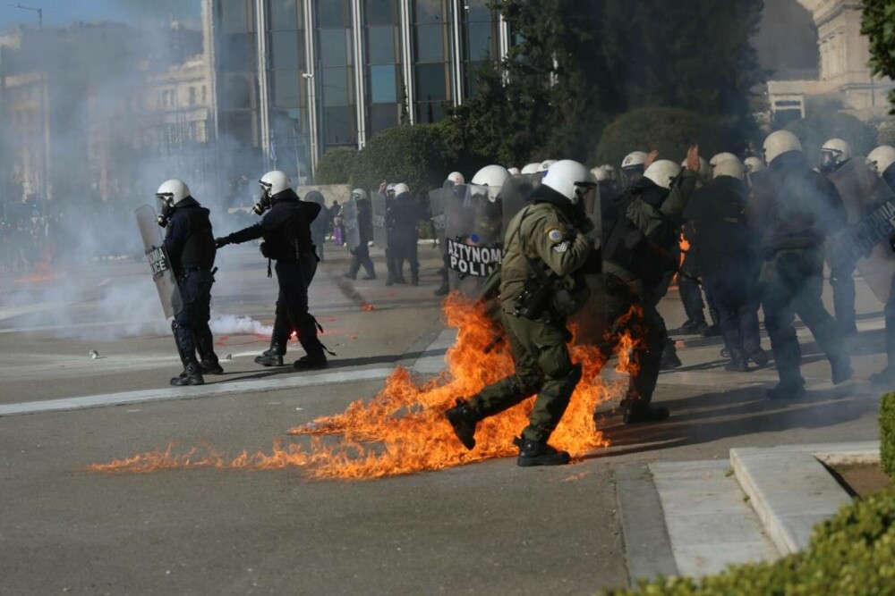 Confruntări violente între studenți și poliție în Atena. Cel puțin 9 persoane au ajuns în arest și alte 10 au fost rănite - Imaginea 3