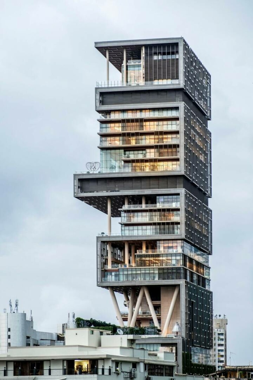 Cum arată cea mai scumpă locuință din lume. Are 27 de etaje și garaj pentru 168 de mașini | GALERIE FOTO - Imaginea 6