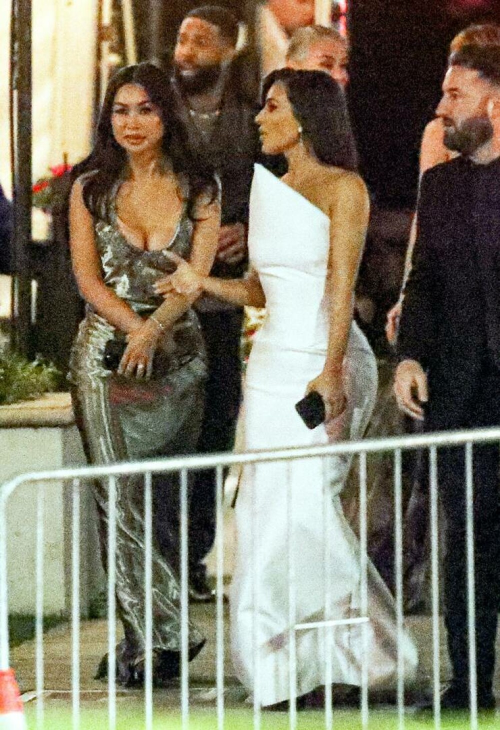 Kim Kardashian, apariție elegantă la Oscar alături de noul ei iubit. Cum au fost surprinși cei doi | GALERIE FOTO - Imaginea 3