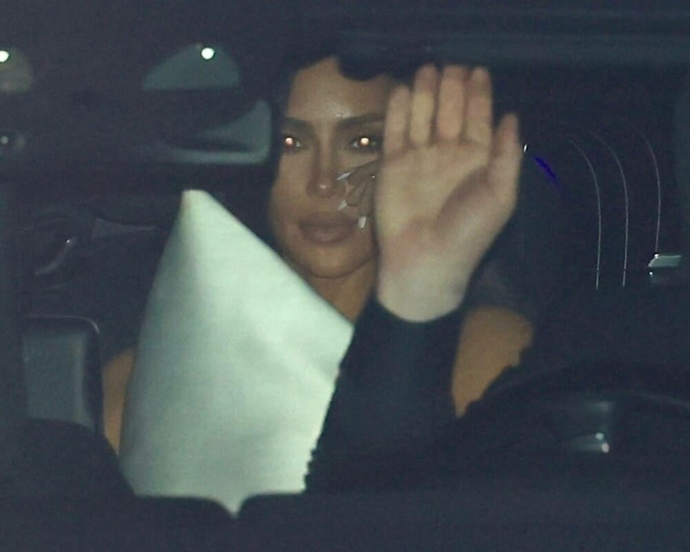 Kim Kardashian, apariție elegantă la Oscar alături de noul ei iubit. Cum au fost surprinși cei doi | GALERIE FOTO - Imaginea 4
