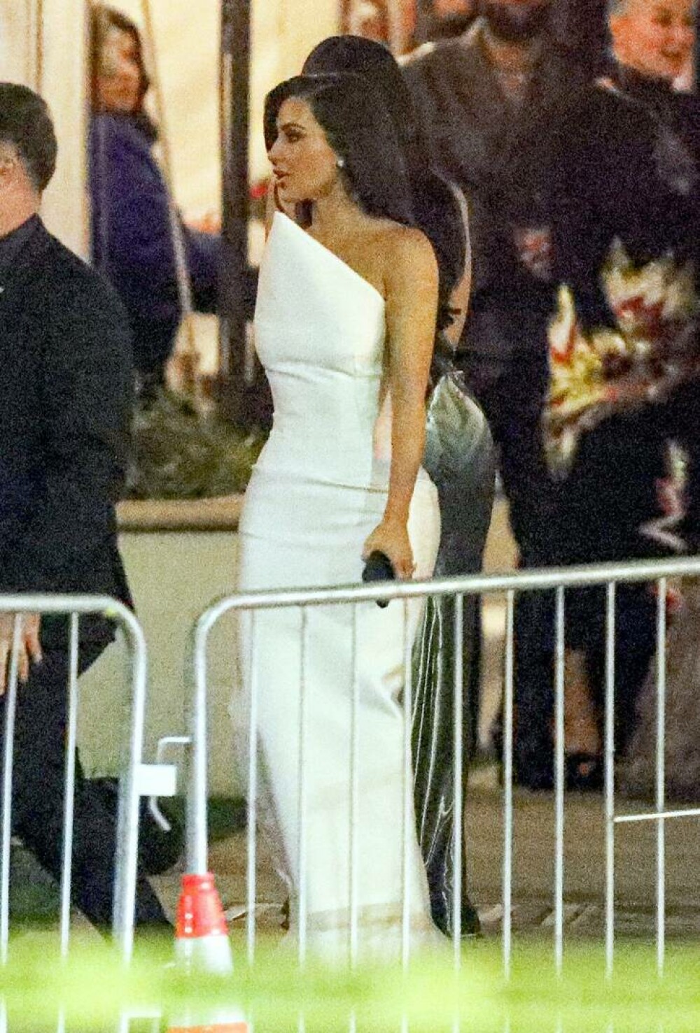 Kim Kardashian, apariție elegantă la Oscar alături de noul ei iubit. Cum au fost surprinși cei doi | GALERIE FOTO - Imaginea 6