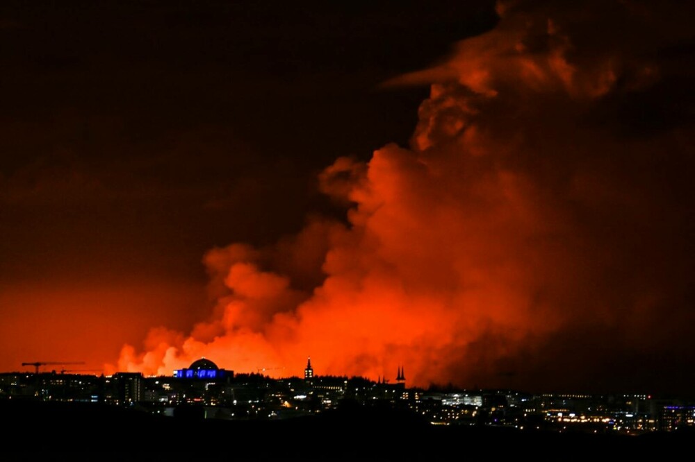 FOTO. Imagini terifiante în Islanda, unde cerul s-a făcut roșu. Poliția a declarat stare de urgență - Imaginea 4