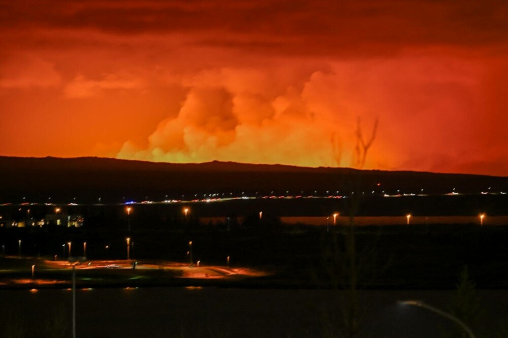 FOTO. Imagini terifiante în Islanda, unde cerul s-a făcut roșu. Poliția a declarat stare de urgență - Imaginea 5