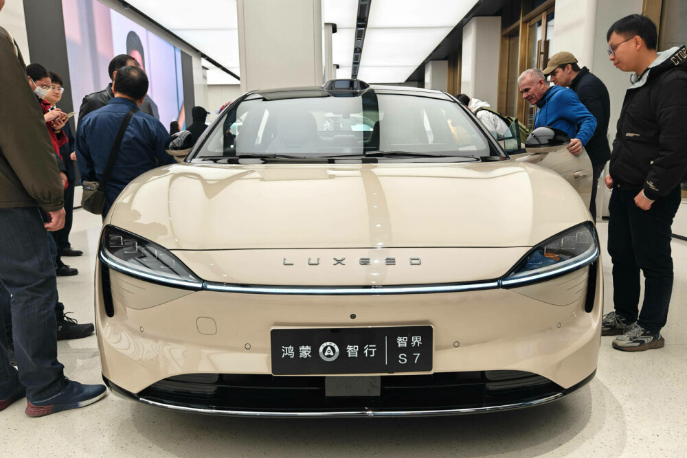 Cum arată și cât costă mașina electrică Huawei. Probleme pentru modelul care promitea să depășească Tesla GALERIE FOTO - Imaginea 3