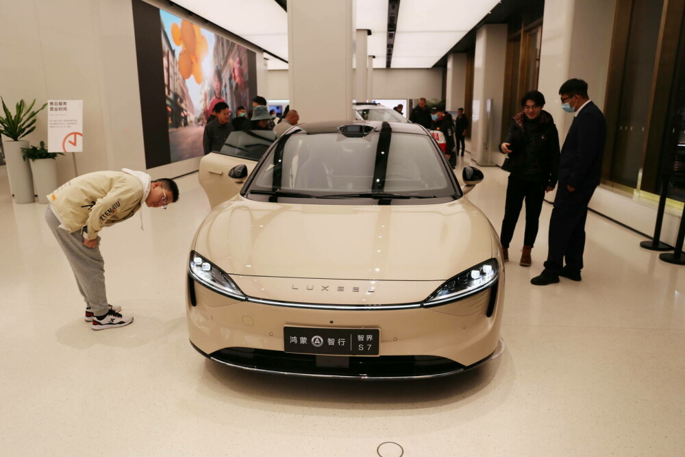 Cum arată și cât costă mașina electrică Huawei. Probleme pentru modelul care promitea să depășească Tesla GALERIE FOTO - Imaginea 8