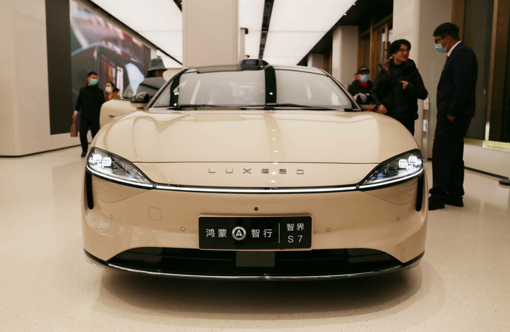 Cum arată și cât costă mașina electrică Huawei. Probleme pentru modelul care promitea să depășească Tesla GALERIE FOTO - Imaginea 9
