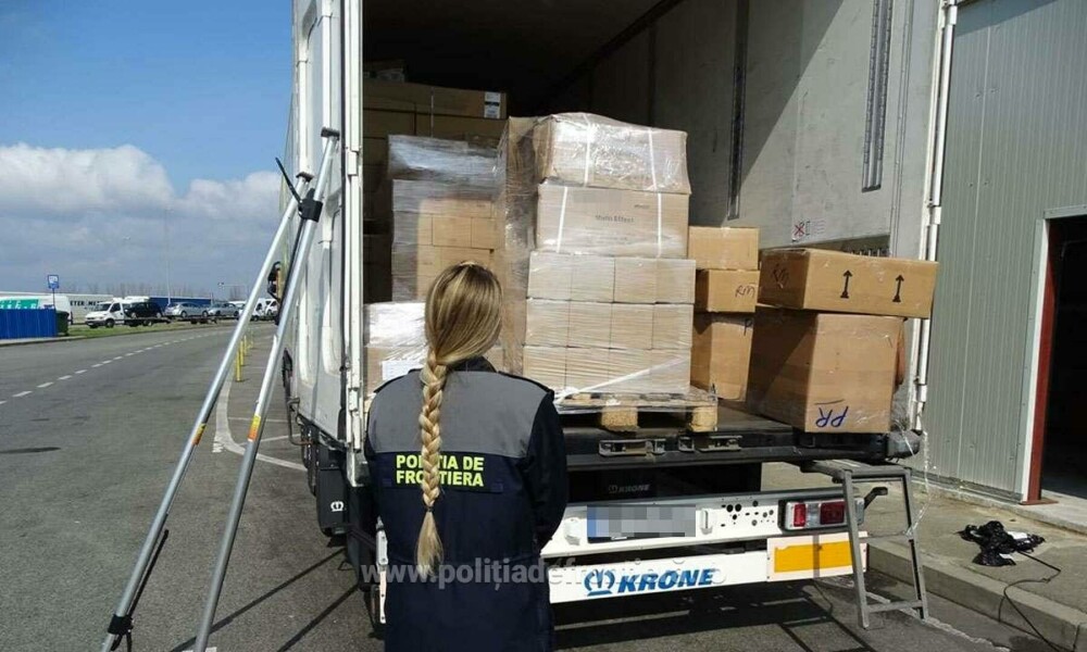 Descoperire de 4 milioane de lei la Calafat. Ce au găsit polițiștii într-un TIR care mergea spre Germania | FOTO - Imaginea 1