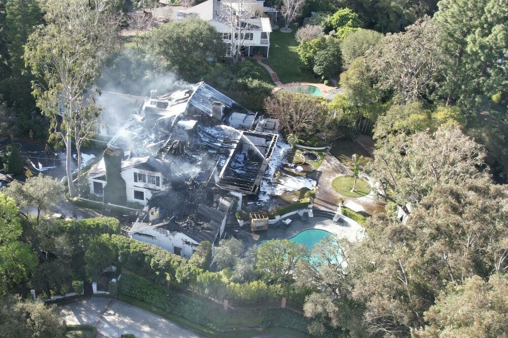 Prima reacție a Carei Delevingne după ce casa de 10 milioane de dolari i-a fost distrusă de un incendiu. „Am inima frântă” - Imaginea 5