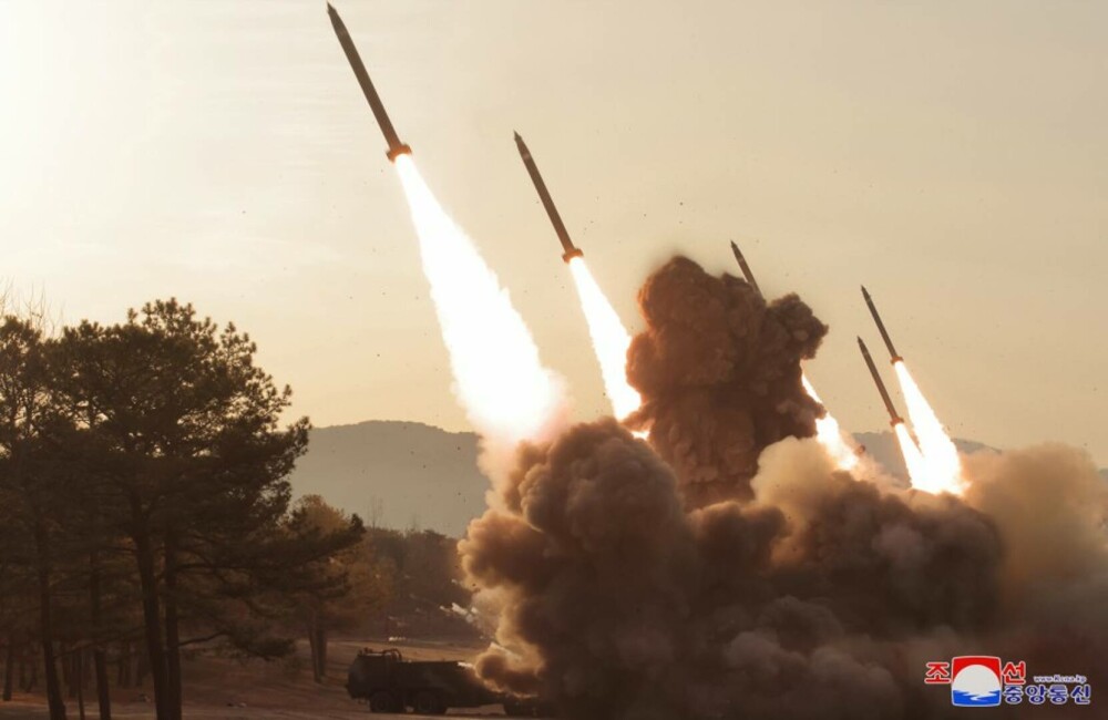 Coreea de Nord a tras cu lansatoare multiple de rachete 
