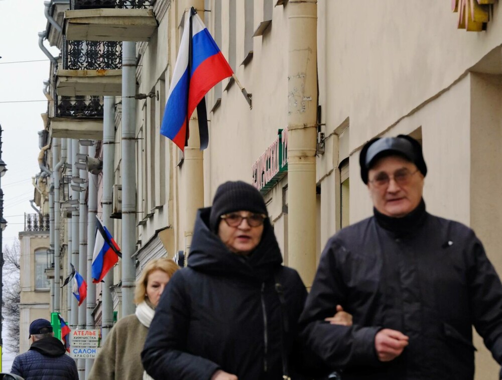 GALERIE FOTO. Rusia își plânge morții, după atacul din Moscova. Drapelul a fost coborât în bernă. Imagini impresionante - Imaginea 3