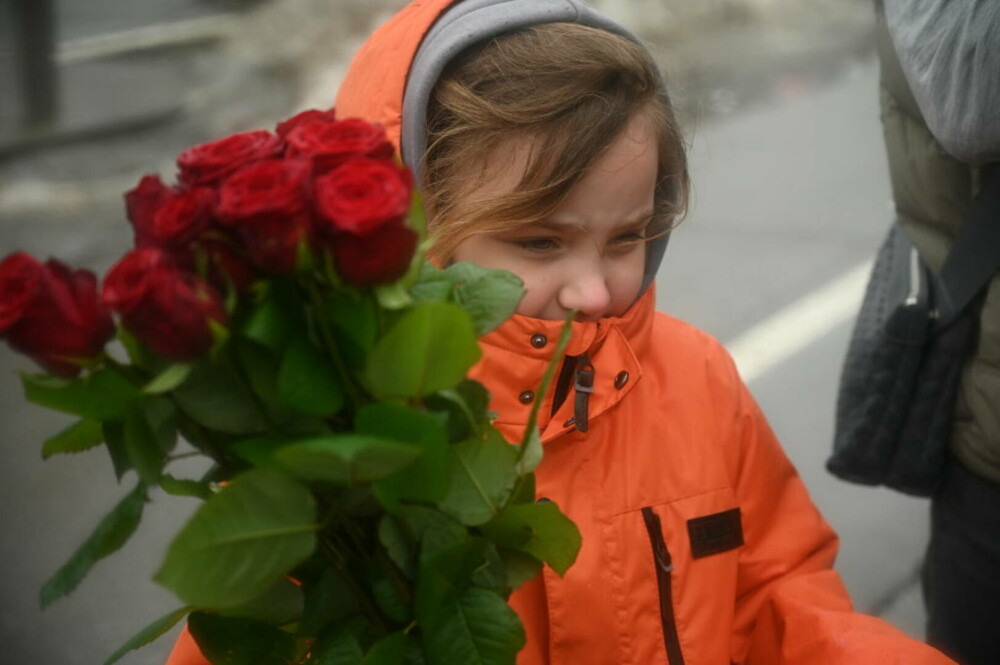 GALERIE FOTO. Rusia își plânge morții, după atacul din Moscova. Drapelul a fost coborât în bernă. Imagini impresionante - Imaginea 10