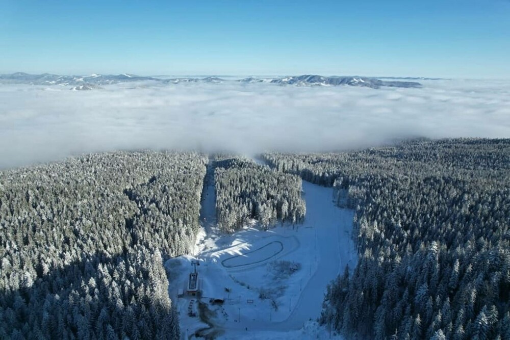 Stațiunea din România care are peste 100 de zile cu zăpadă pe an. Este locul ideal pentru iubitorii sporturilor de iarnă - Imaginea 5