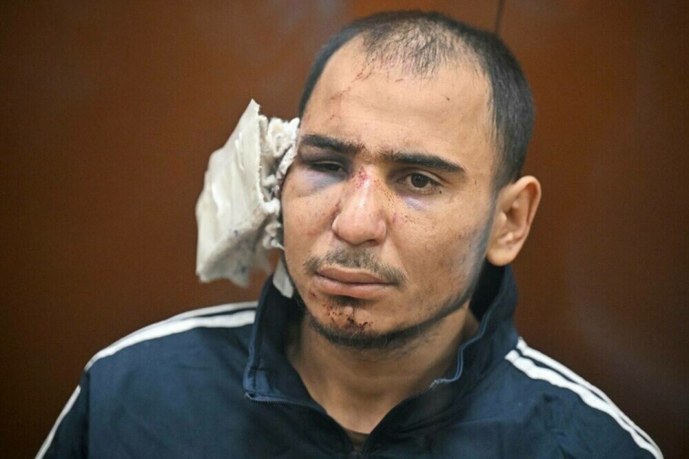 Soldatul care i-a tăiat urechea unui terorist ISIS și l-a obligat să o mănânce a scos cuțitul la licitație. Cât cere pe el - Imaginea 3