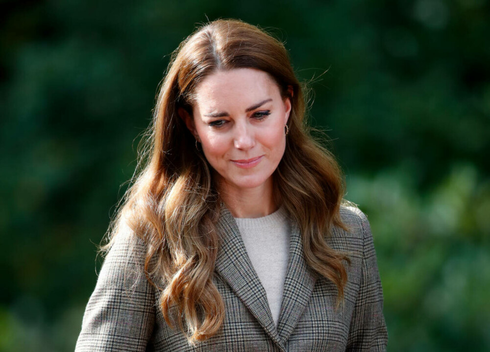 Fotografie emoționantă cu Kate Middleton, care îmbrățișează o tânără bolnavă de cancer - Imaginea 14