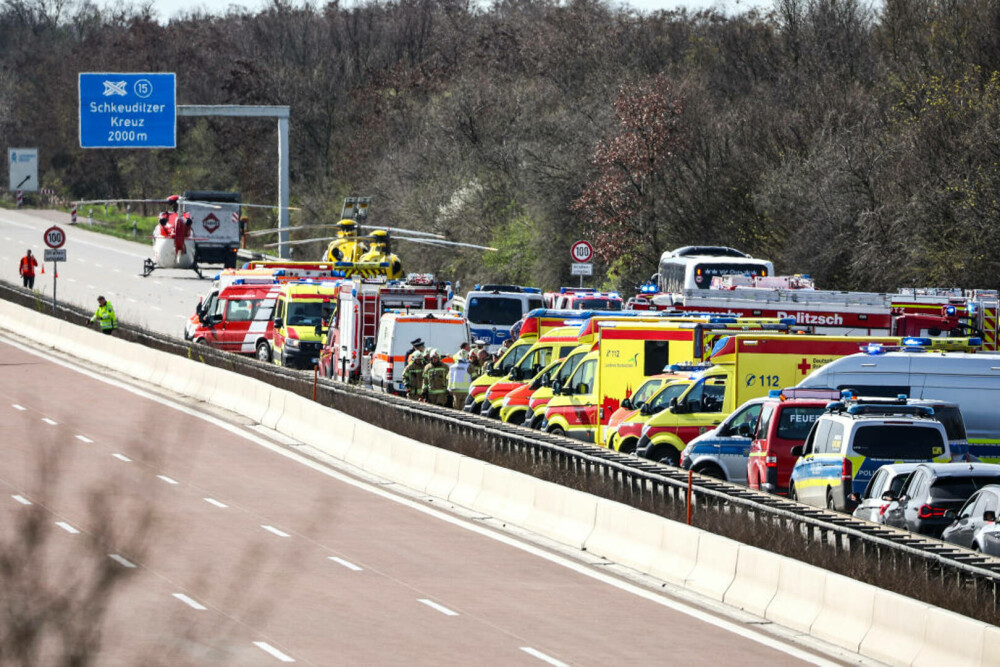 Accident grav în Germania. Cel puțin cinci oameni au murit, după ce un autocar s-a răsturnat pe o autostradă | GALERIE FOTO - Imaginea 3