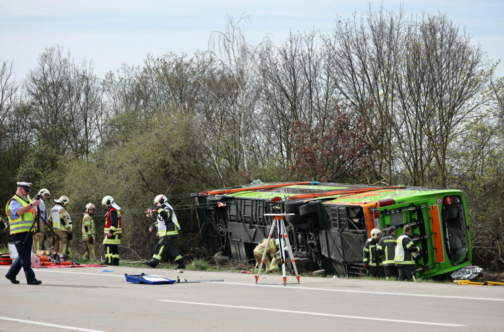 Accident grav în Germania. Cel puțin cinci oameni au murit, după ce un autocar s-a răsturnat pe o autostradă | GALERIE FOTO - Imaginea 9