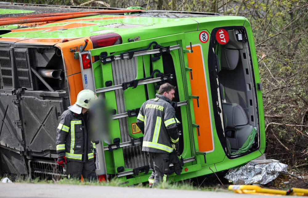 Accident grav în Germania. Cel puțin cinci oameni au murit, după ce un autocar s-a răsturnat pe o autostradă | GALERIE FOTO - Imaginea 10