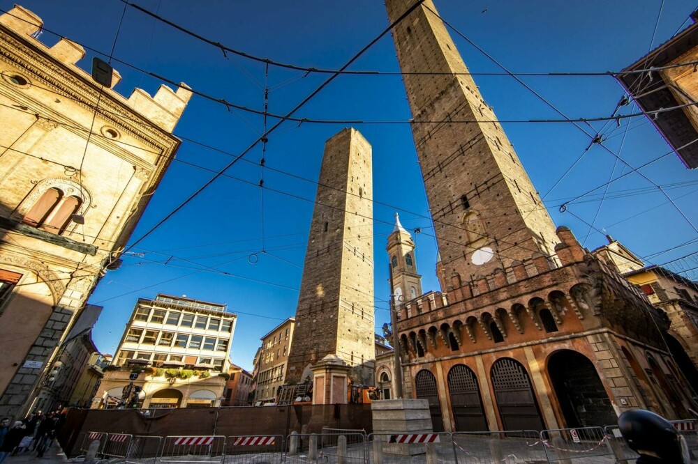 Turnul înclinat din Italia care s-ar putea prăbuși. Oficialii încearcă să-l mențină ridicat | GALERIE FOTO - Imaginea 3