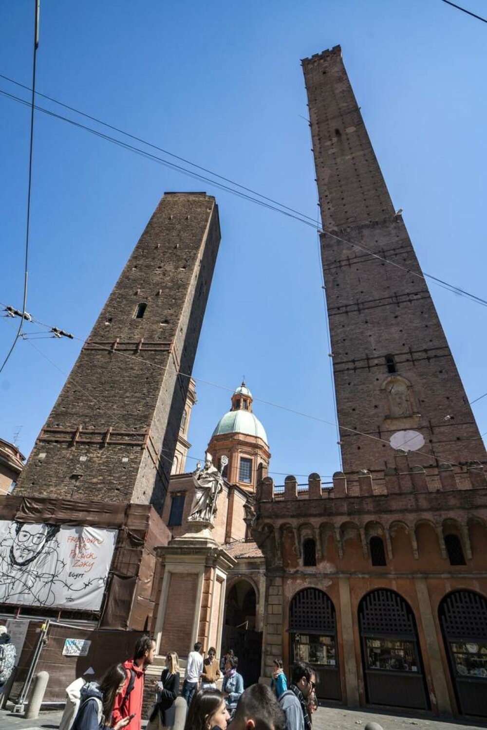 Turnul înclinat din Italia care s-ar putea prăbuși. Oficialii încearcă să-l mențină ridicat | GALERIE FOTO - Imaginea 5